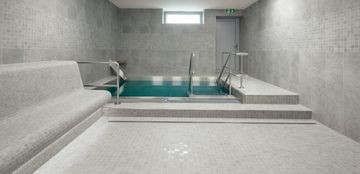 Hallenbad in Vysoké Mýto mit dem Schiebebodensystem-Schwimmbecken